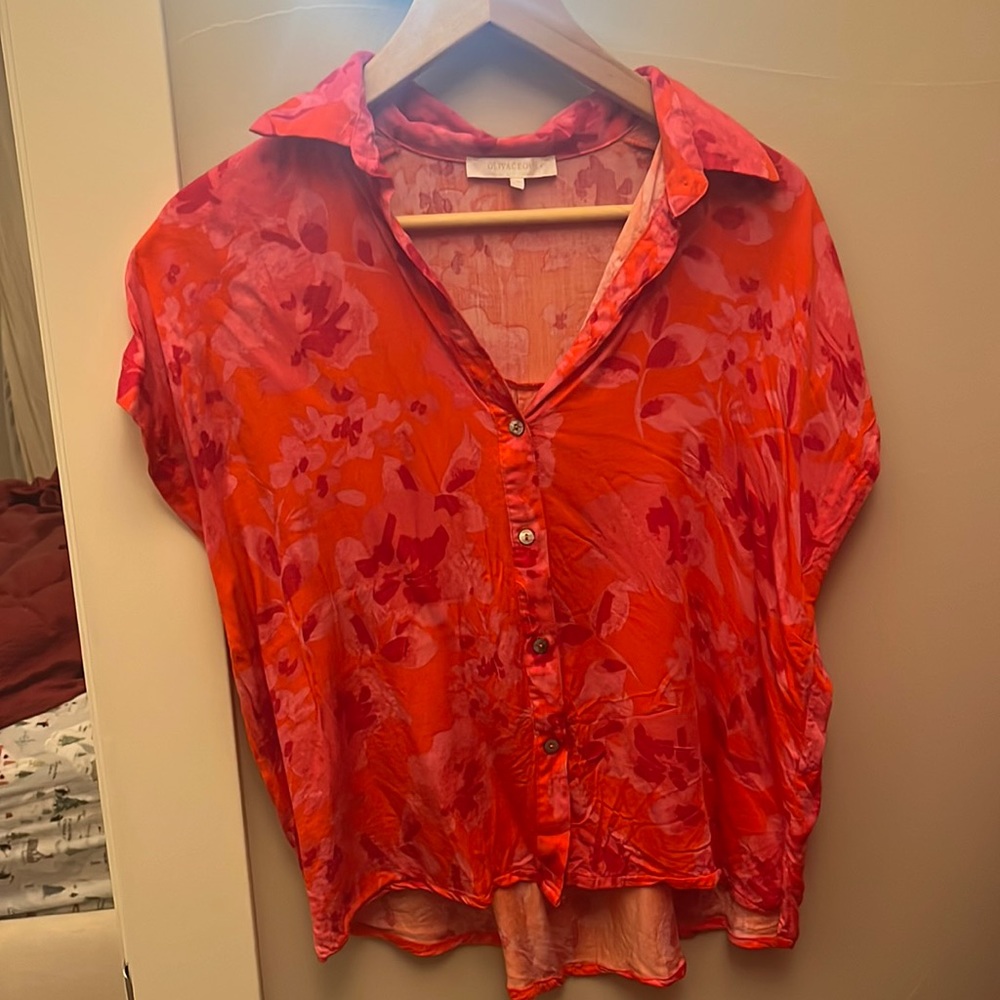 Never worn olivaceous pink and red floral top. Size small.